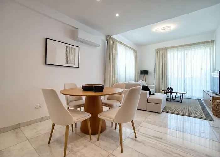 דירה Arcadia 1 201 2 Bed *